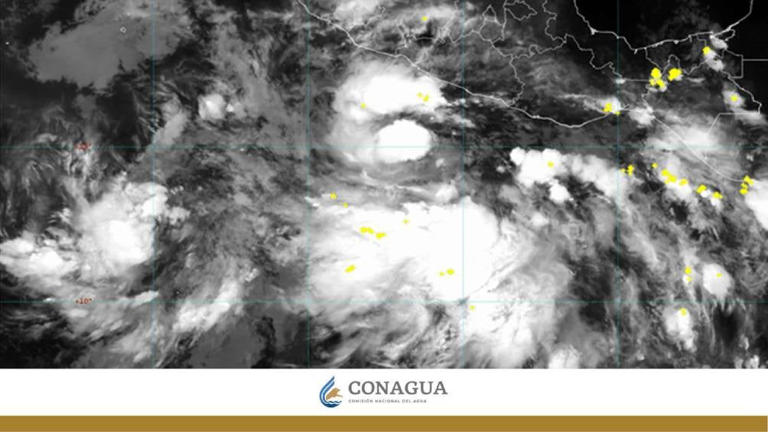 La tormenta Bárbara evolucionará a huracán este lunes y afectará con lluvias, vientos fuertes y oleaje a Colima, Jalisco, Guerrero y Michoacán.