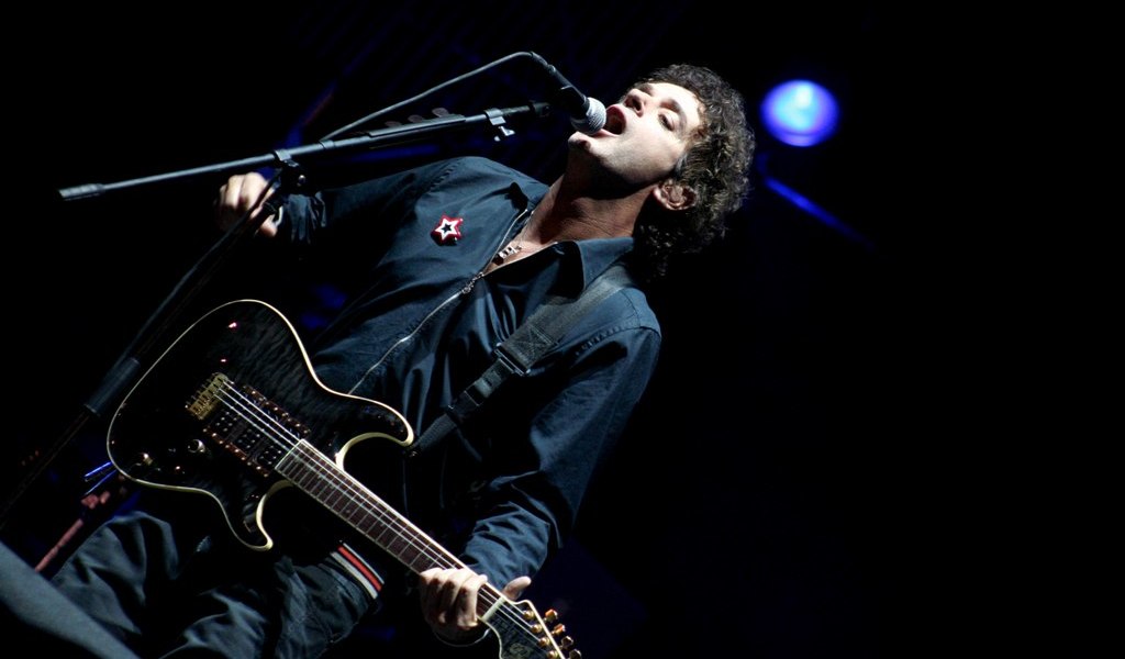Restos humanos fueron hallados en la ex casa de Gustavo Cerati en Buenos Aires; autoridades investigan posible entierro ocurrido en los años 90.