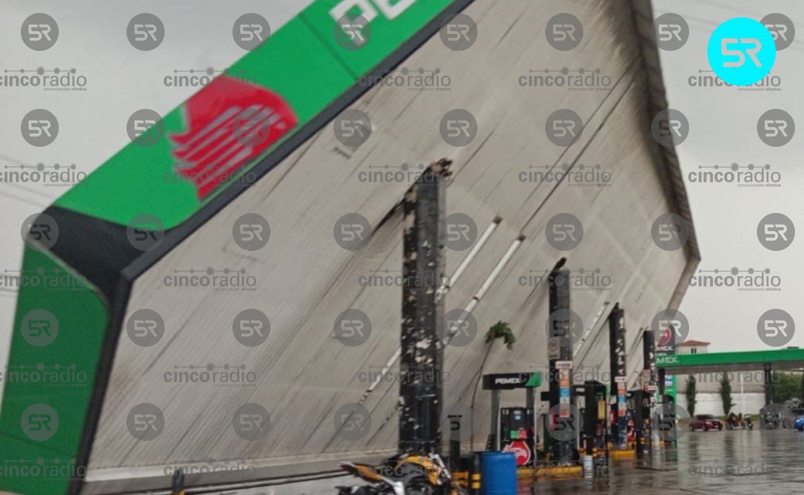 Tormenta con granizo provoca desplome de estructura en gasolinera sobre la carretera Tlaxcala-Puebla