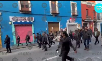 Cierran calles del Centro Histórico por reordenamiento Desde las 5:00 de la mañana de este jueves 18 de julio, el Ayuntamiento de Puebla implementó cierres viales en el Centro Histórico como parte de un operativo de reordenamiento del comercio popular, en coordinación con los gobiernos estatal y federal.
