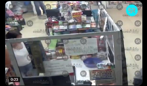 Asalto armado en tienda SuperMass de Atencingo; ladrones huyen en moto