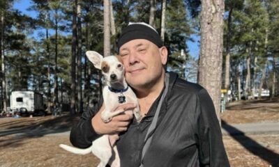 Andrew Kuzyk and Chihuahua named Champ. (Pix via Andrew Kuzyk / SWNS)