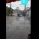 Camión del transporte público “Morados” quedó varado por una inundación en Flor del Bosque, Puebla capital, tras lluvias intensas del 2 de julio.