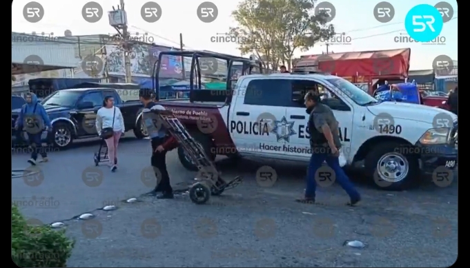 Cliente es asaltado en la Central de Abasto; un cargador que intentó ayudar resultó herido
