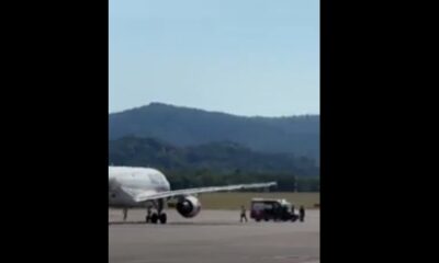 Un hombre de 35 años murió tras correr a la pista y ser absorbido por un motor de un avión de Volotea en el aeropuerto de Bérgamo, Italia.