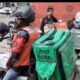 Repartidores de plataformas protestan en Puebla contra la “Ley Chaleco”