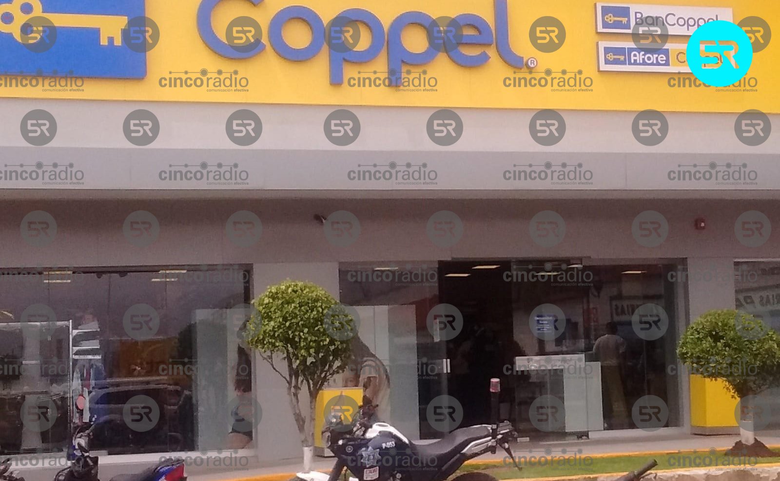 Frustran robo a Coppel de Plaza Crystal en Texmelucan