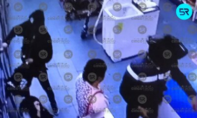 Cinco delincuentes asaltaron Prenda Fácil en la colonia Chapultepec, Puebla. Se llevaron objetos valuados en $100 mil y escaparon.