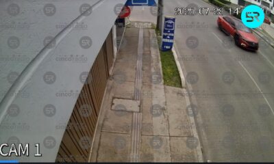 SSC detiene a conductor evasivo tras persecución en Puebla; el vehículo tenía un sistema para ocultar la placa y causó daños durante la huida.