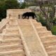 Una pantera negra fue captada en la cima de la pirámide del felinario en Animaya, Mérida. La imagen ha causado sensación en redes sociales.