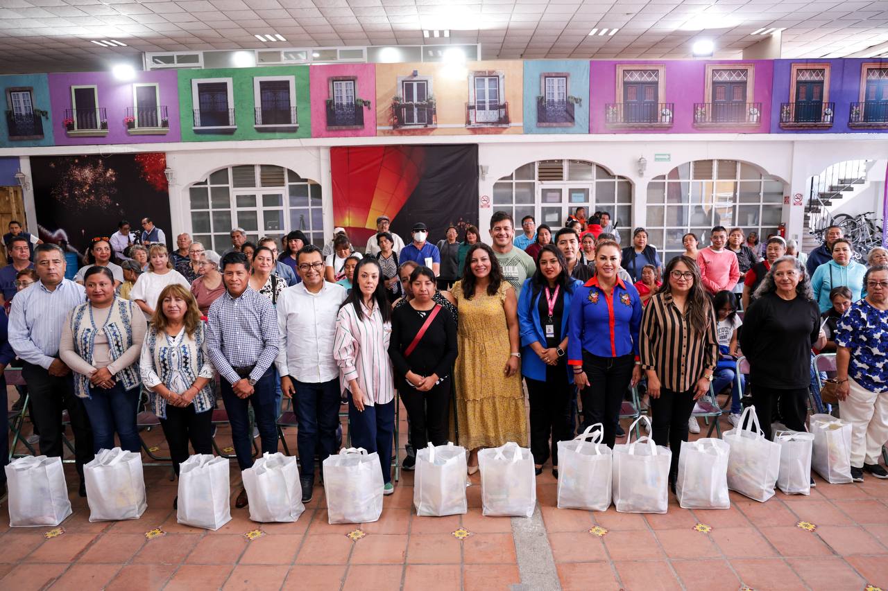 Familias vulnerables de San Andrés Cholula reciben apoyos alimentarios