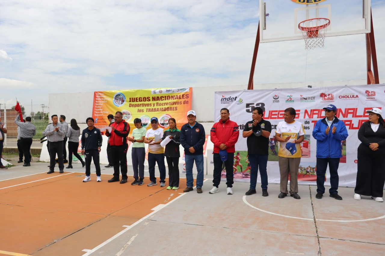 La edición 53 reúne a trabajadores de todo Puebla en disciplinas deportivas como atletismo, fútbol y natación.