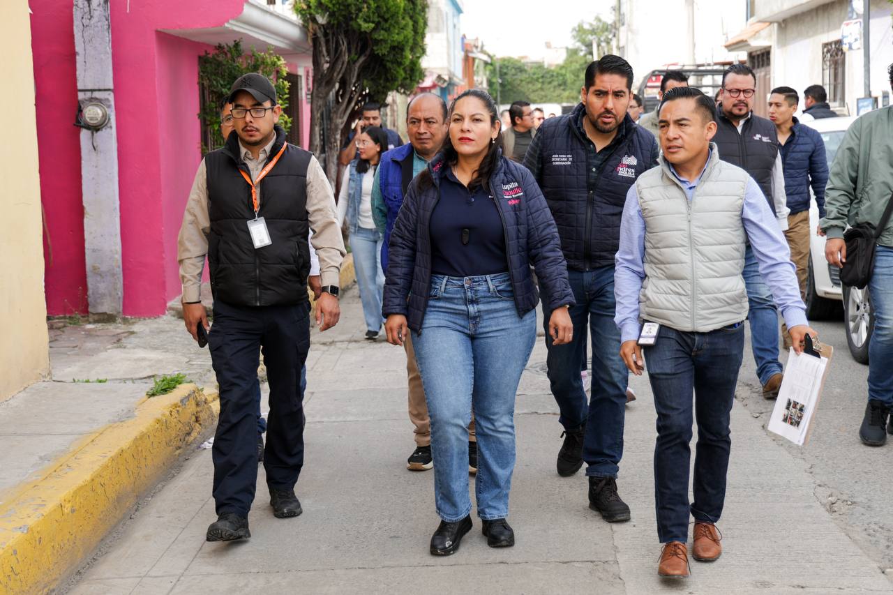 Lupita Cuautle atiende personalmente a familias afectadas por lluvias en San Andrés Cholula
