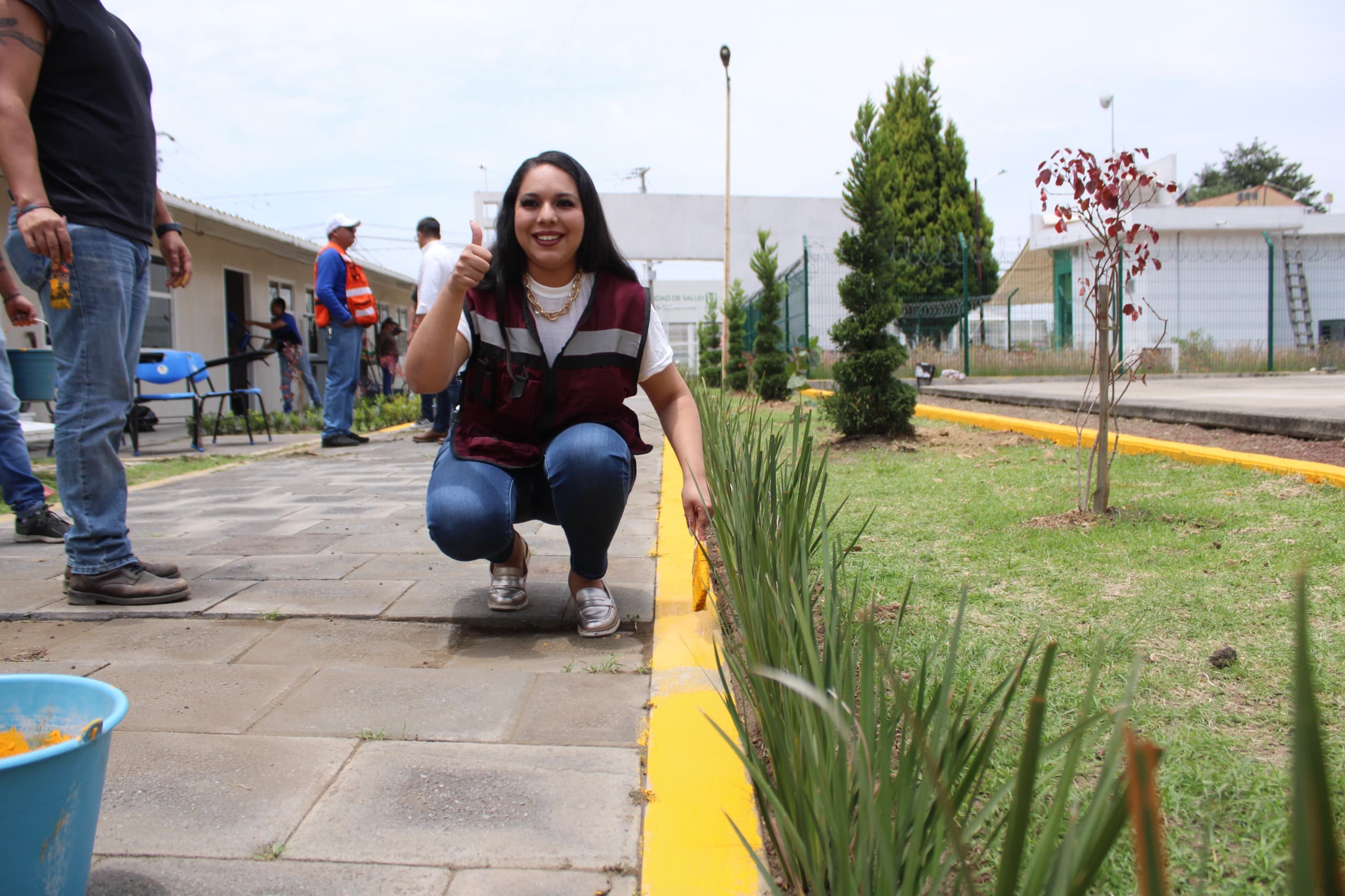 La presidenta municipal encabezó una faena comunitaria en San Gregorio Zacapechpan, promoviendo el trabajo conjunto por un entorno más limpio y seguro.