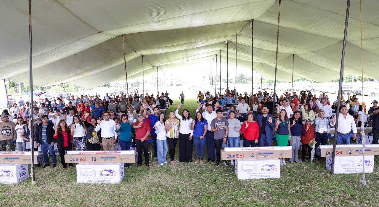 Lupita Cuautle entrega 100 calentadores solares en San Andrés con el Presupuesto Participativo 2025 para mejorar condiciones de vida.