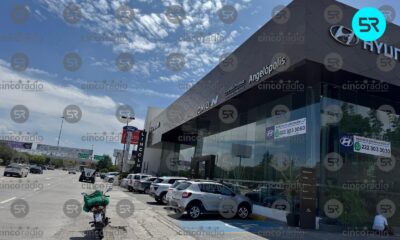 Robo en agencia de autos en Vía Atlixcáyotl, San Andrés Cholula.