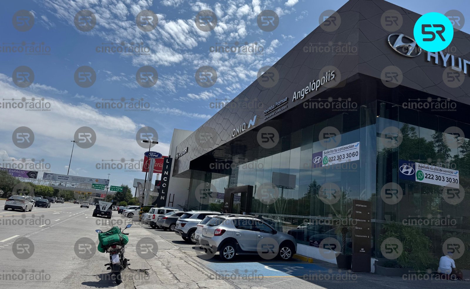 Robo en agencia de autos en Vía Atlixcáyotl, San Andrés Cholula.