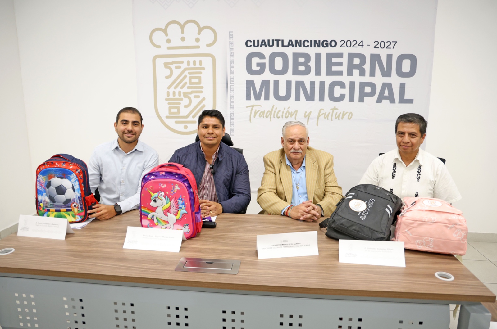 El alcalde Omar Muñoz presentó “Escuela Segura”, con entrega de kits escolares, obras en planteles y regularización de predios educativos.
