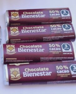El Chocolate del Bienestar tiene enfoque social y sin aditivos, pero nutricionalmente no es saludable por su contenido de azúcar y grasa, según especialistas.
