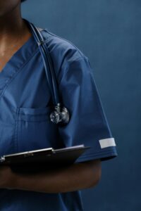 Un médico alemán es juzgado por matar a 15 pacientes con sedantes durante visitas médicas. La Fiscalía lo acusa de actuar con malicia y desprecio por la vida.