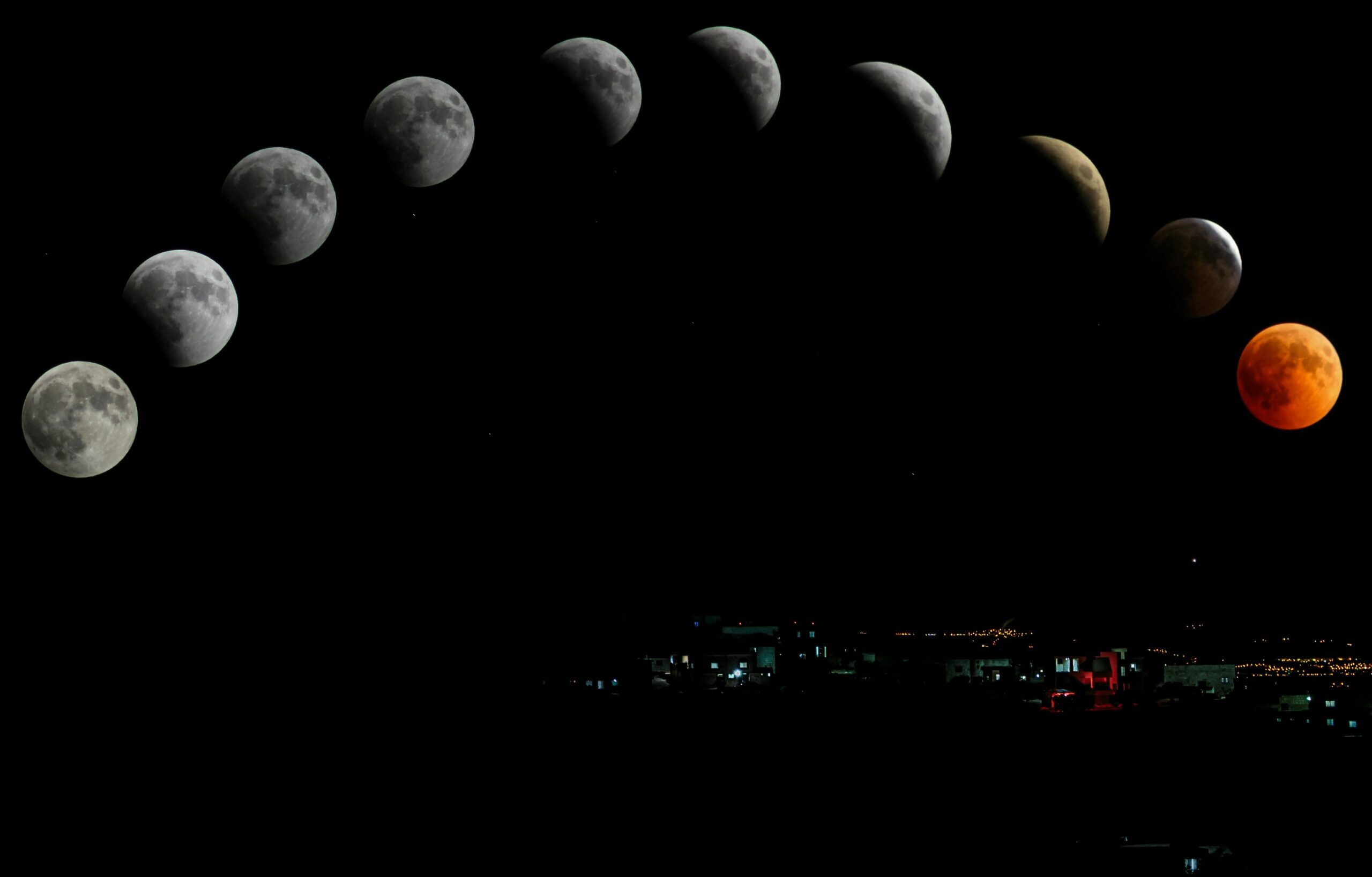 Disfruta eventos astronómicos en julio 2025: lluvia de meteoros, conjunciones lunares, Luna llena y Mercurio en su mejor momento. Cielo para disfrutar.