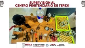 La SSP realizó un segundo operativo en el penal de Tepexi, donde decomisaron objetos prohibidos como armas hechizas, cables y líquido fermentado.
