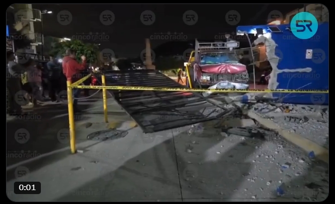 Hombre dializado choca contra barda en Tianguismanalco