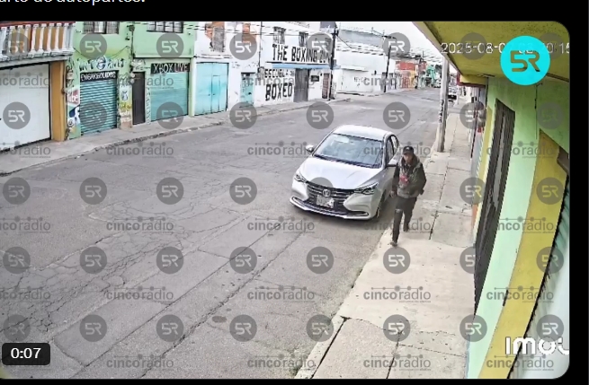 Cámaras captan robo de espejo en la colonia 20 de Noviembre