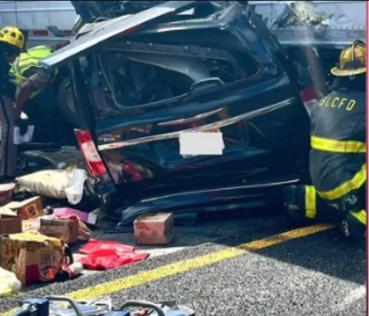 Tres personas murieron tras un choque provocado por un giro ilegal en la Turnpike; el conductor fue detenido y enfrenta cargos de homicidio.