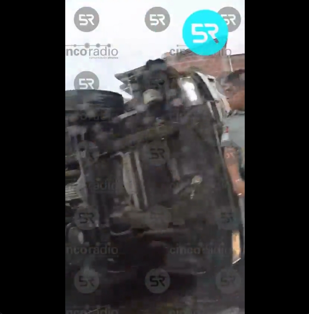 Camioneta volcó en la Autopista Puebla–Tlaxcala, altura San Martín