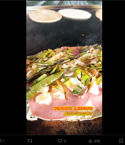 Jesús Lemus probó una de las gorditas más grandes: 2.5 kg con longaniza, bistec, chuleta, quesillo y más, en la colonia Antonio Álvarez.