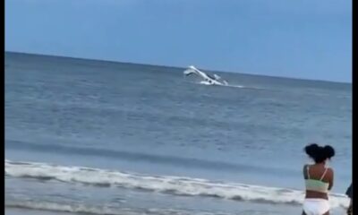 Una avioneta se estrelló en una playa de Carolina del Norte. El piloto, único tripulante, fue rescatado con vida y sin lesiones de gravedad, según informaron las autoridades.