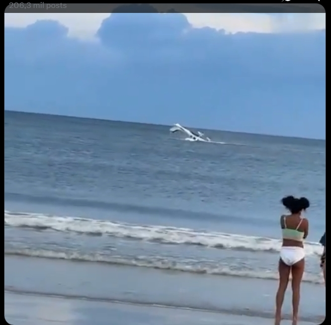 Una avioneta se estrelló en una playa de Carolina del Norte. El piloto, único tripulante, fue rescatado con vida y sin lesiones de gravedad, según informaron las autoridades.