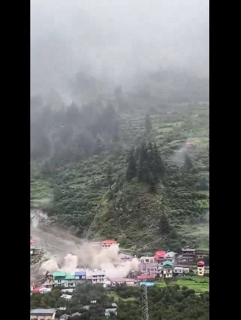 Una nube torrencial destruyó el pueblo de Dharali en Uttarkashi; hay al menos 4 muertos, más de 50 desaparecidos y alerta por lluvias intensas.