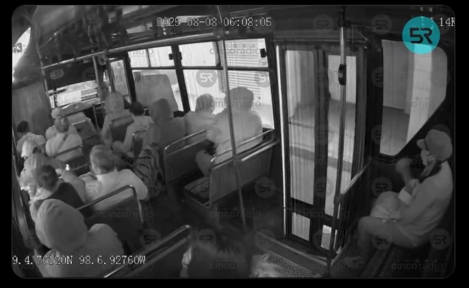 Vecinos reportan un asalto a la Ruta 68 frente a la escuela Joaquín Colombres. El incidente fue captado por cámaras de seguridad