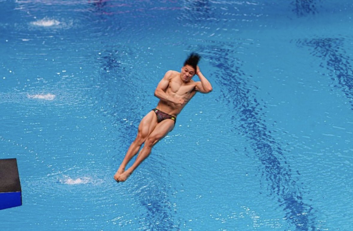 Osmar Olvera gana oro en trampolín de 3 m en el Mundial de Singapur 2025, rompiendo el dominio chino y haciendo historia para México.
