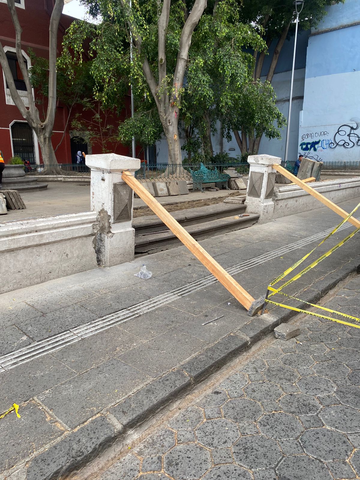 La acción forma parte del Programa de Recuperación del Centro Histórico; se busca prevenir riesgos a peatones.