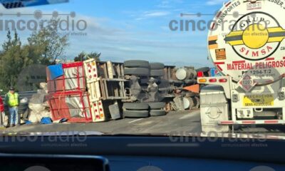 Camión vuelca en caseta de Esperanza, sentido Orizaba → Puebla