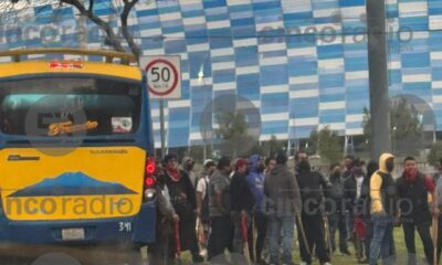 Una riña a tiros entre grupos ajenos al partido de esta tarde provocó la movilización de corporaciones policiales y cierres viales en la zona.