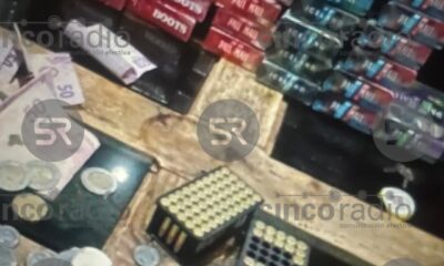 Dos hombres armados robaron dinero, cigarros y un celular en el “Super Oso” de Granjas Puebla; autoridades desplegaron un operativo.