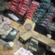 Dos hombres armados robaron dinero, cigarros y un celular en el “Super Oso” de Granjas Puebla; autoridades desplegaron un operativo.