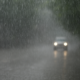 Granizada en Tlaxcala y fuerte lluvia en Puebla provocan tránsito lento; llaman a automovilistas a reducir velocidad y extremar cuidados.