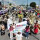 Funcionarios participaron en la Callejoneada y Desfile de la Dalia, reafirmando el hermanamiento con este Pueblo Mágico de Tlaxcala.