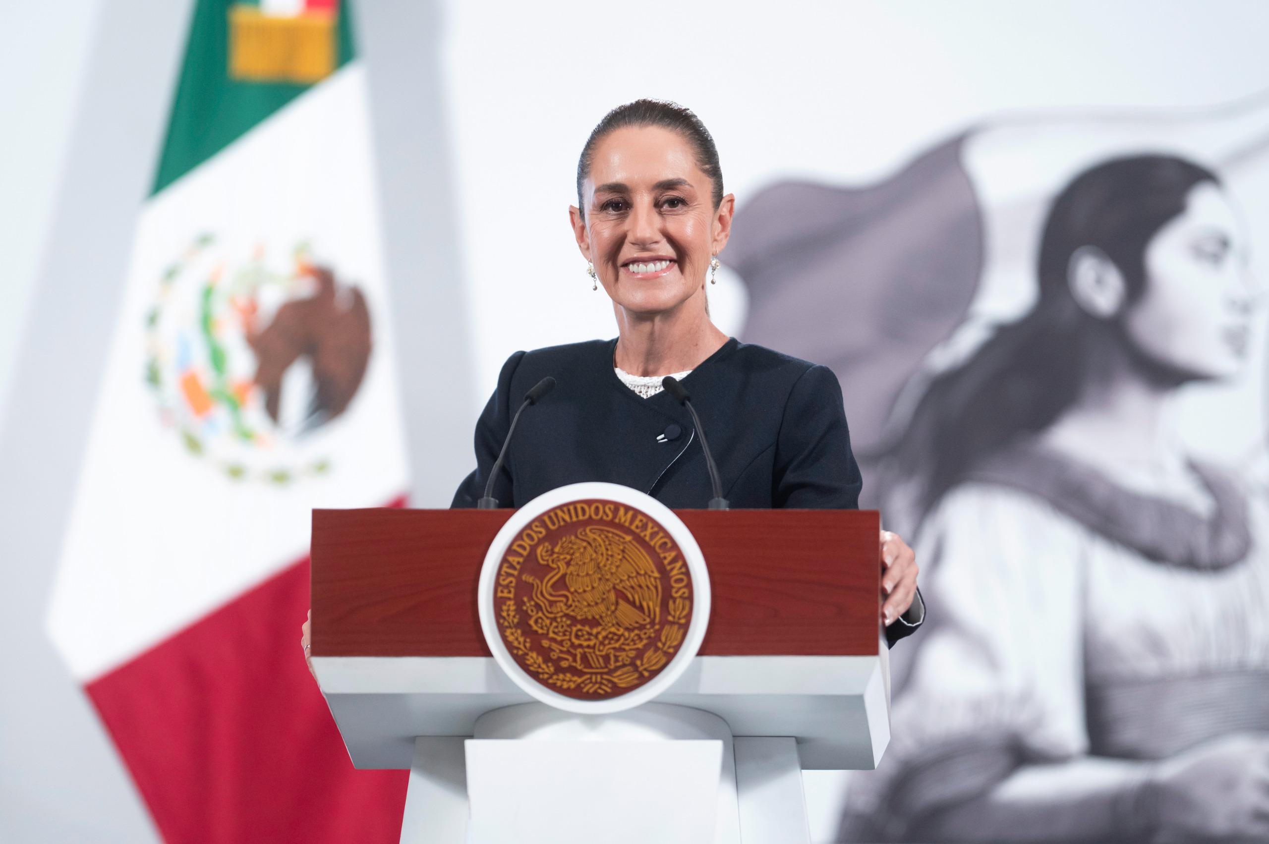 Claudia Sheinbaum anunció que México será pionero en tecnología termosolar con dos plantas que aportarán energía continua en BCS.