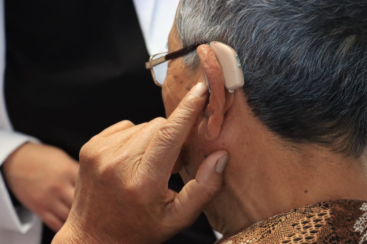 Cuautlancingo celebra a los abuelitos con apoyo auditivo