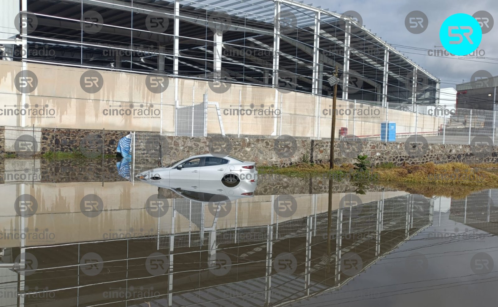 Fuerte inundación afecta accesos al parque industrial en Huejotzingo
