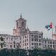 Un vehículo embistió a varias personas en Centro Habana y Habana Vieja; hay ocho heridos y el conductor, un residente extranjero, fue detenido.
