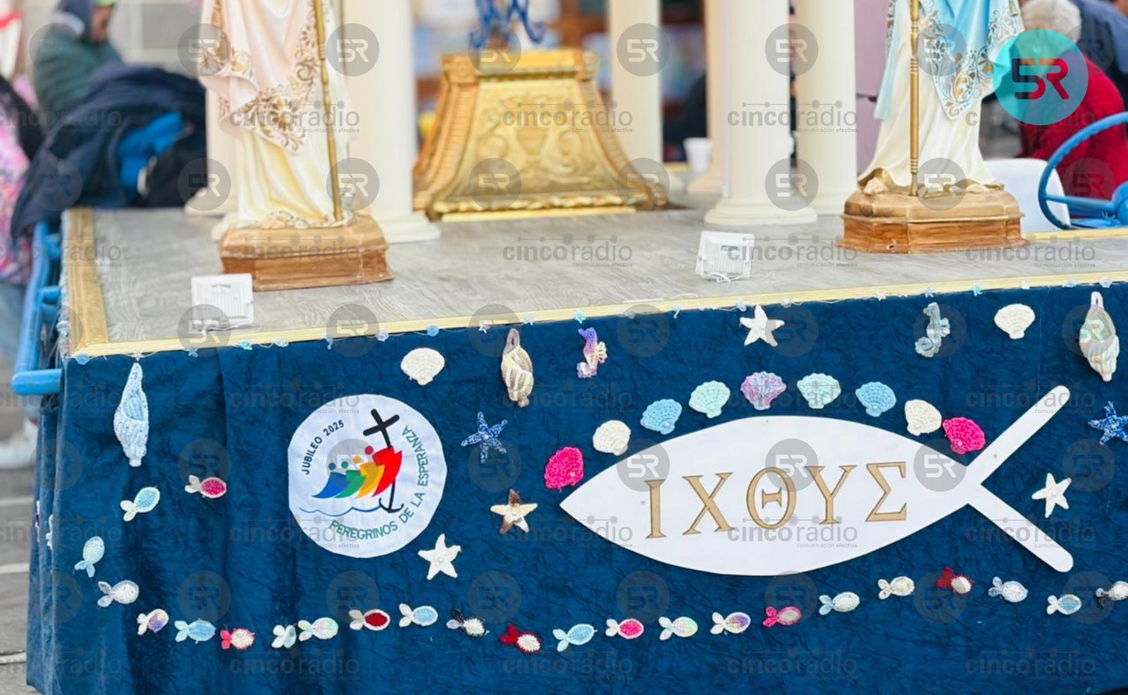 La tradición atrae a miles de visitantes para acompañar la procesión de la Virgen de la Caridad.