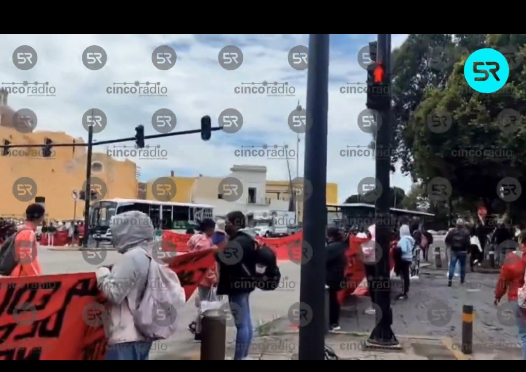 Tras hallazgo de cuerpos cerca del mercado 5 de Mayo, comerciantes denuncian extorsiones de 10 a 100 mil pesos y reportan hasta 50% de baja en ventas.