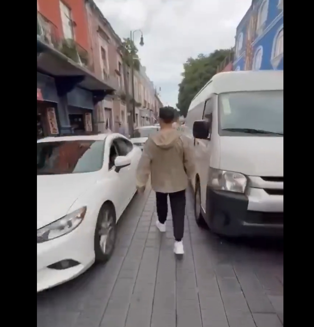Alejandro Sanz pasea desapercibido por el Centro Histórico de Puebla antes de su gira